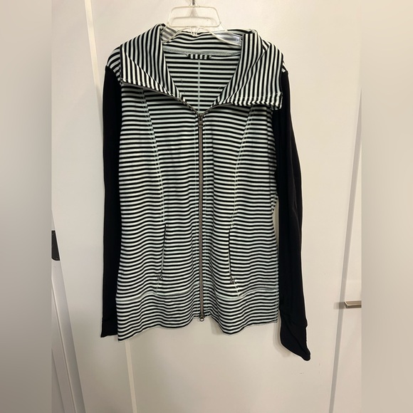 Lululemon Daily Yoga Full Zip Jacket in Mint Moment Black - Picture 2 of 13